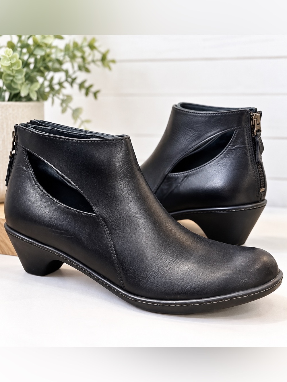 Dansko Bonita Black Leather Cutout Ankle Boots EU 41 Back Zip Comfort
